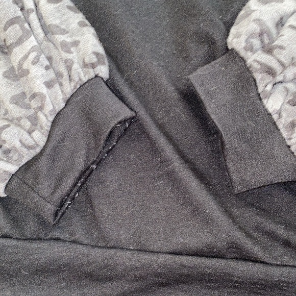 Bubble Sleeve Lightweight Crewneck - Picture 3 of 5